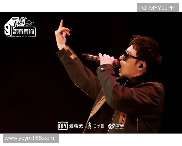 足球明星墨镜炫酷亮相引领时尚潮流尽显魅力风范